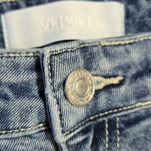 Vervet Blue Light Wash Distressed Cropped Mom Jean VT973 - Picture 6 of 9